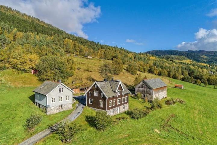 Heggjabygda Gjestegard - Historisk Tommerhus I Landlige Omgivelser נורדפיורדייד מראה חיצוני תמונה